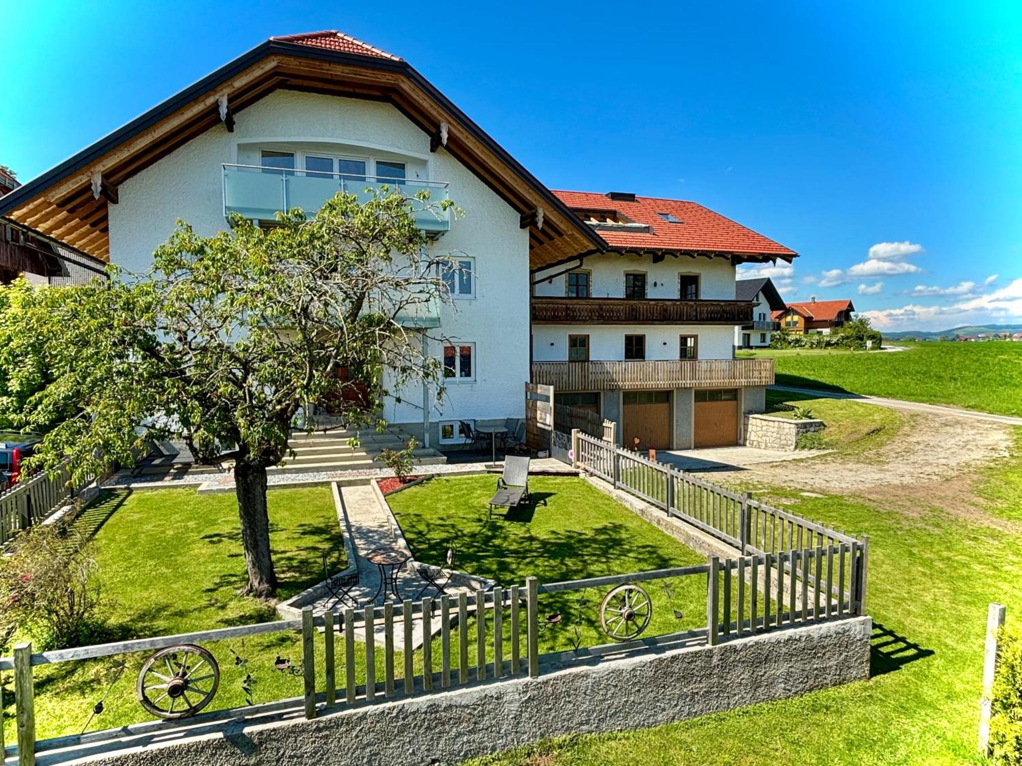 Helle Ferienwohnung am Wallersee Seekirchen am Wallersee Exterior foto